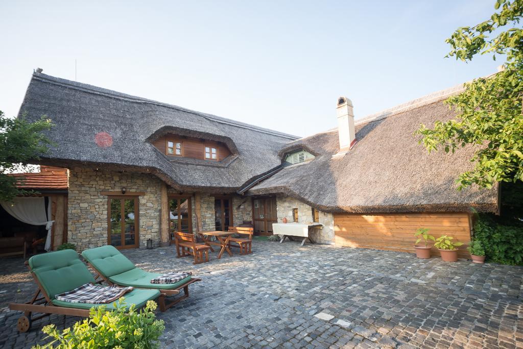 Juhfark Fogadó és Borház Balatoncsicso Esterno foto